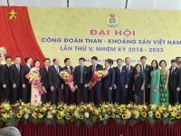 Ban chấp hành Công đoàn Than - Khoáng sản Việt Nam khóa V, nhiệm kỳ 2018 - 2023 ra mắt tại Đại hội.
