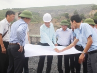 Kiểm tra vị trí đầu tư xây dựng dự án Trung tâm chế biến và kho than tập trung vùng Hòn Gai.