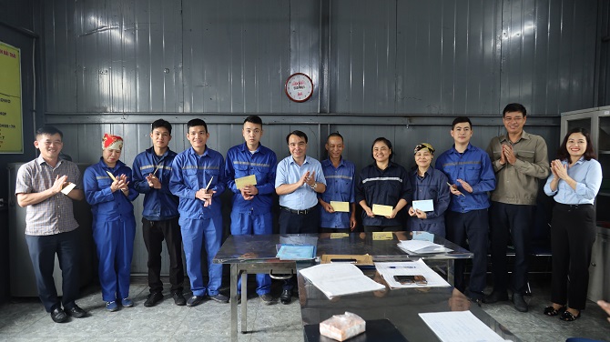 cong ty trao thuong to sang cong truong than dot thi dua ldsx 120 ngay dem thang 4 nam 2025