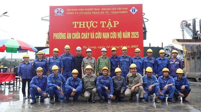 cac luc luong tham gia dien tap phuong an chua chay va cuu nan cuu ho nam 2025 tai cong ty cp than ha tu vinacomin chup anh luu niem sau buoi dien tap