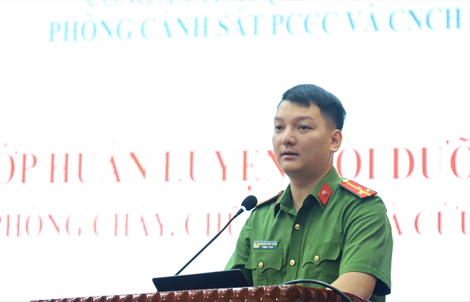 can bo phong canh sat pccccnch cong an tinh quang ninh chia se cac ky nang pccc va cnch