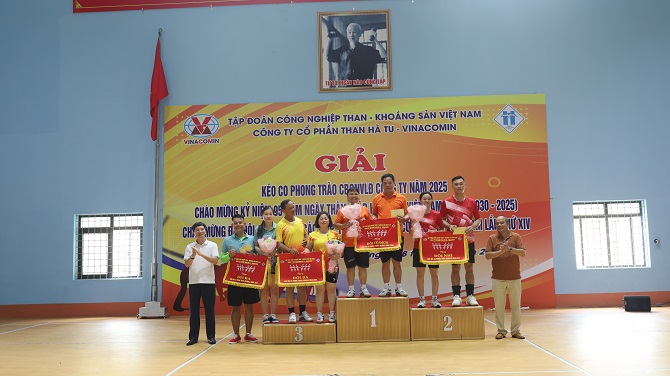 11ban to chuc trao giai nhat nhi ba
