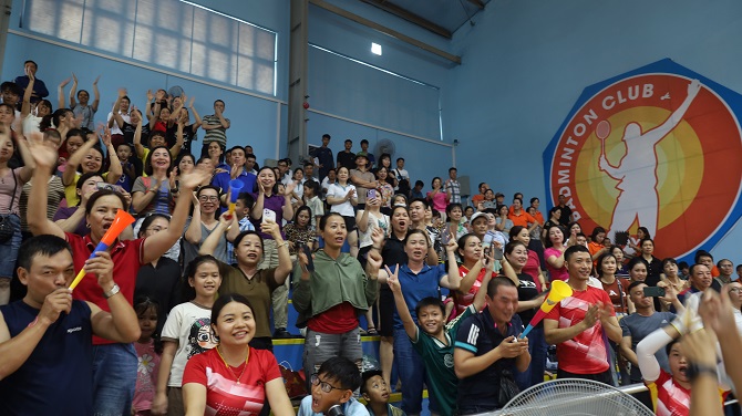 7cac co dong vien co vu nhiet tinh