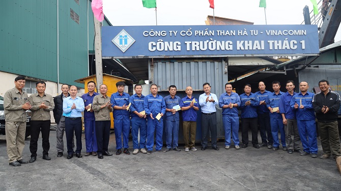 cong ty trao thuong cac to may cong truong khai thac 1 dot phat dong thi dua 120 quy iv nam 2025 1