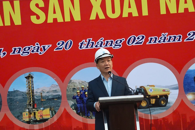 d c tran quoc tuan bi thu dang uy giam doc cong ty phat bieu chuc mung va chi dao