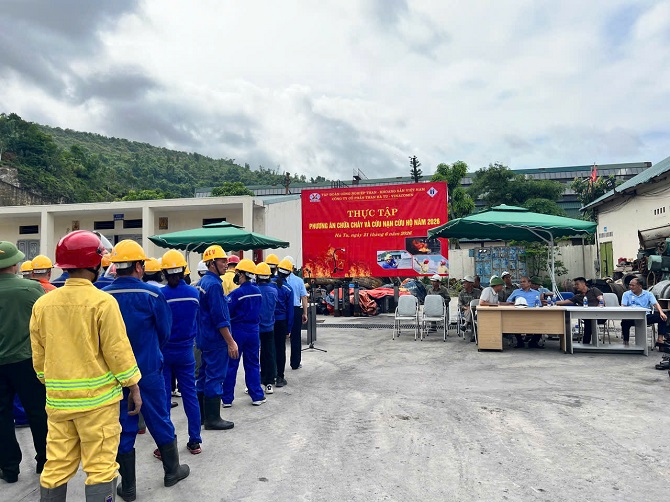 Quang cảnh buổi khai mạc diễn tập tại vị trí Kho vật tư Công ty