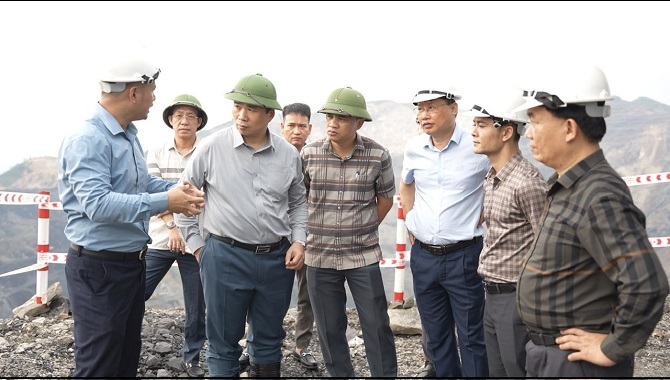 Phó TGĐ TKV cùng đoàn công tác kiểm tra Khai trường Công ty