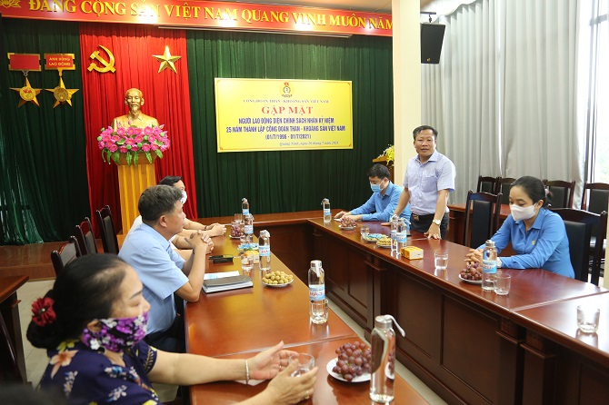 Đồng chí Nguyễn Trung Hiếu - Phó chủ tịch Công đoàn TKV phát biểu tại buổi gặp mặt