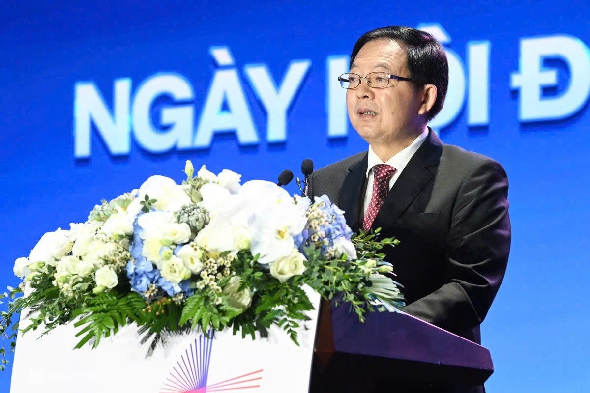 Đồng chí Hồ Quốc Dũng, Ủy viên Trung ương Đảng, Phó Thủ tướng Chính phủ phát biểu chỉ đạo và truyền tải thông điệp quốc gia về ĐMST Việt Nam năm 2026